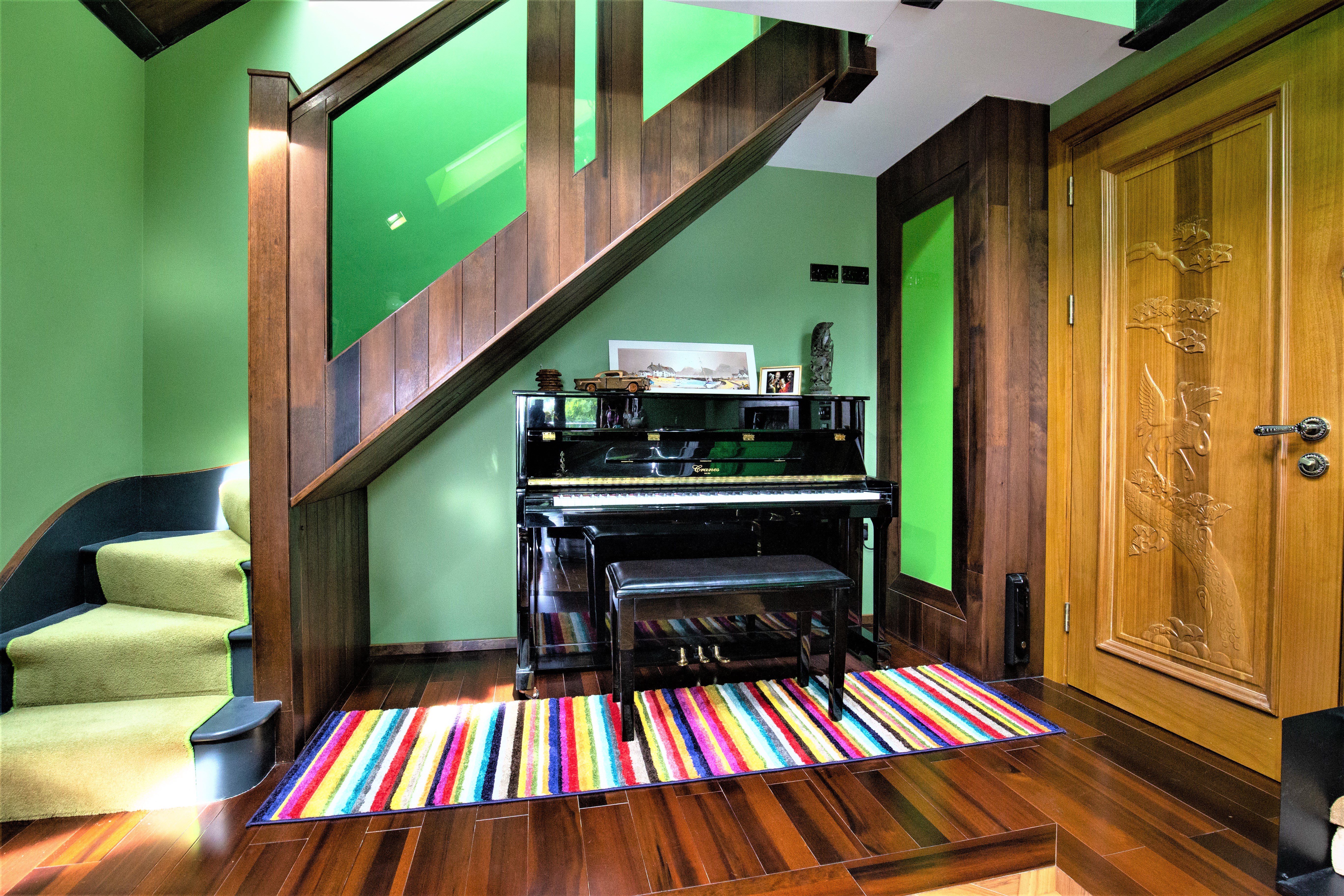 Lounge piano